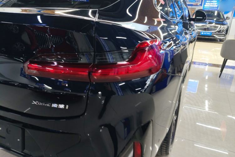 Used BMW X4 2022 xDrive 25i M Sport Package Exterior 3