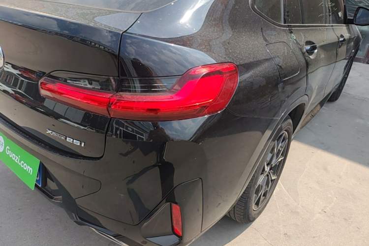 Used BMW X4 2022 xDrive 25i M Sport Package Exterior 3