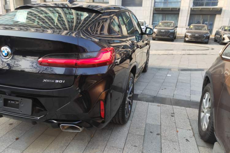 Used BMW X4 2022 xDrive 30i M Sport Package Exterior 3