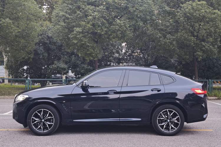 Used BMW X4 2022 xDrive 25i M Sport Package Exterior 3