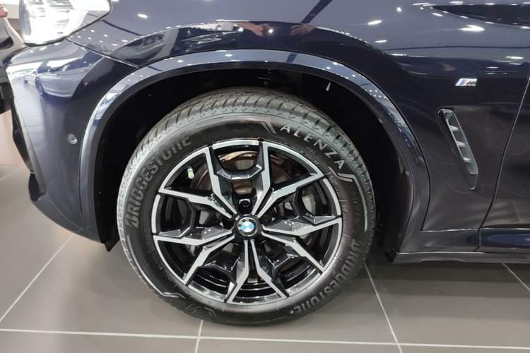 Used BMW X4 2022 xDrive 25i M Sport Package Exterior 4