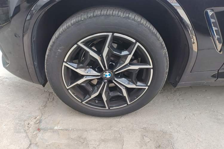 Used BMW X4 2022 xDrive 25i M Sport Package Exterior 4