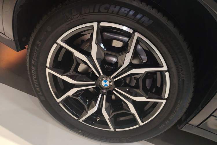 Used BMW X4 2022 xDrive 25i M Sport Package Exterior 5