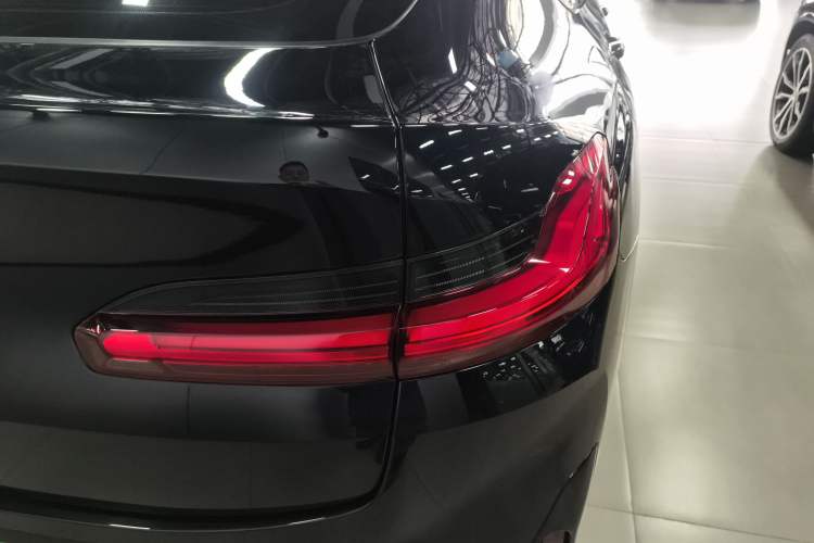 Used BMW X4 2022 xDrive 25i M Sport Package Exterior 6