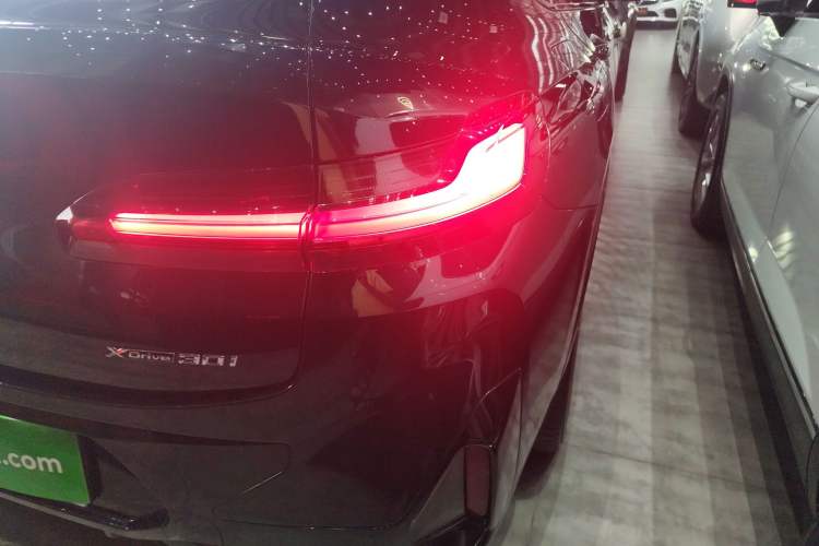 Used BMW X4 2022 xDrive 30i M Sport Package Exterior 6