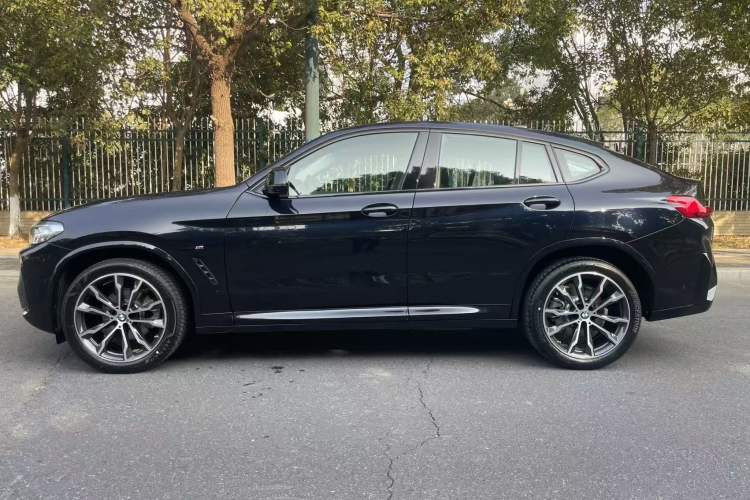 Used BMW X4 2022 xDrive 30i M Sport Package Exterior 9