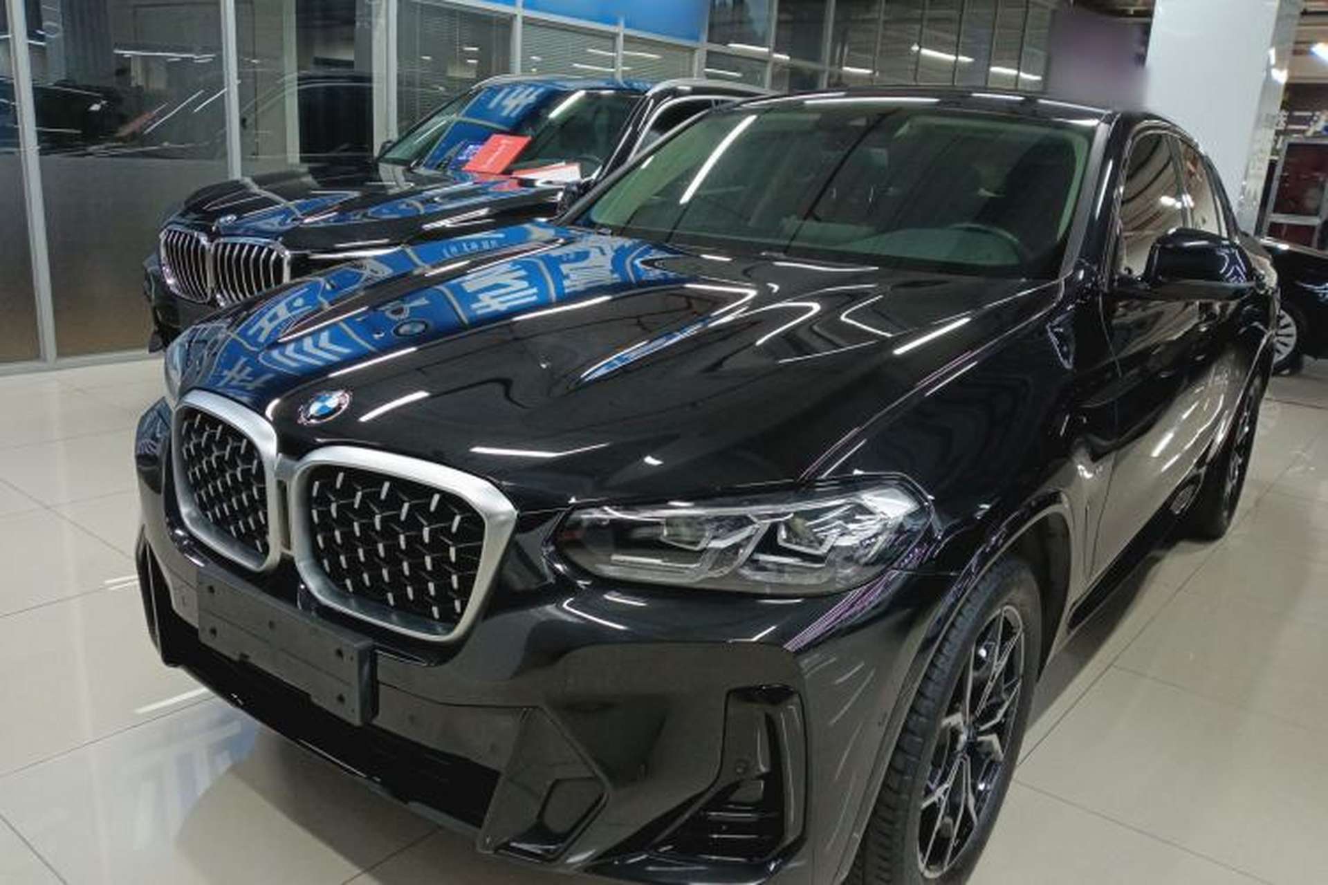 Used BMW X4 2022 xDrive 25i M Sport Package Front Left 45 Deg