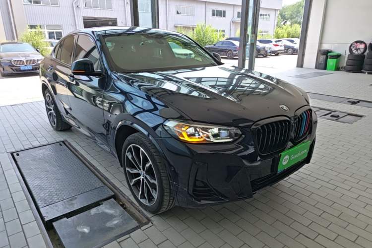 Used BMW X4 2022 xDrive 30i M Sport Package Front Right 45 Deg