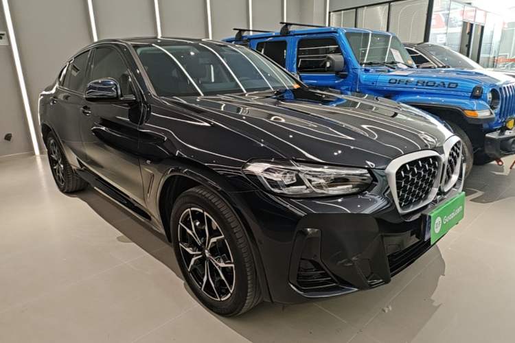 Used BMW X4 2022 xDrive 25i M Sport Package Front Right 45 Deg