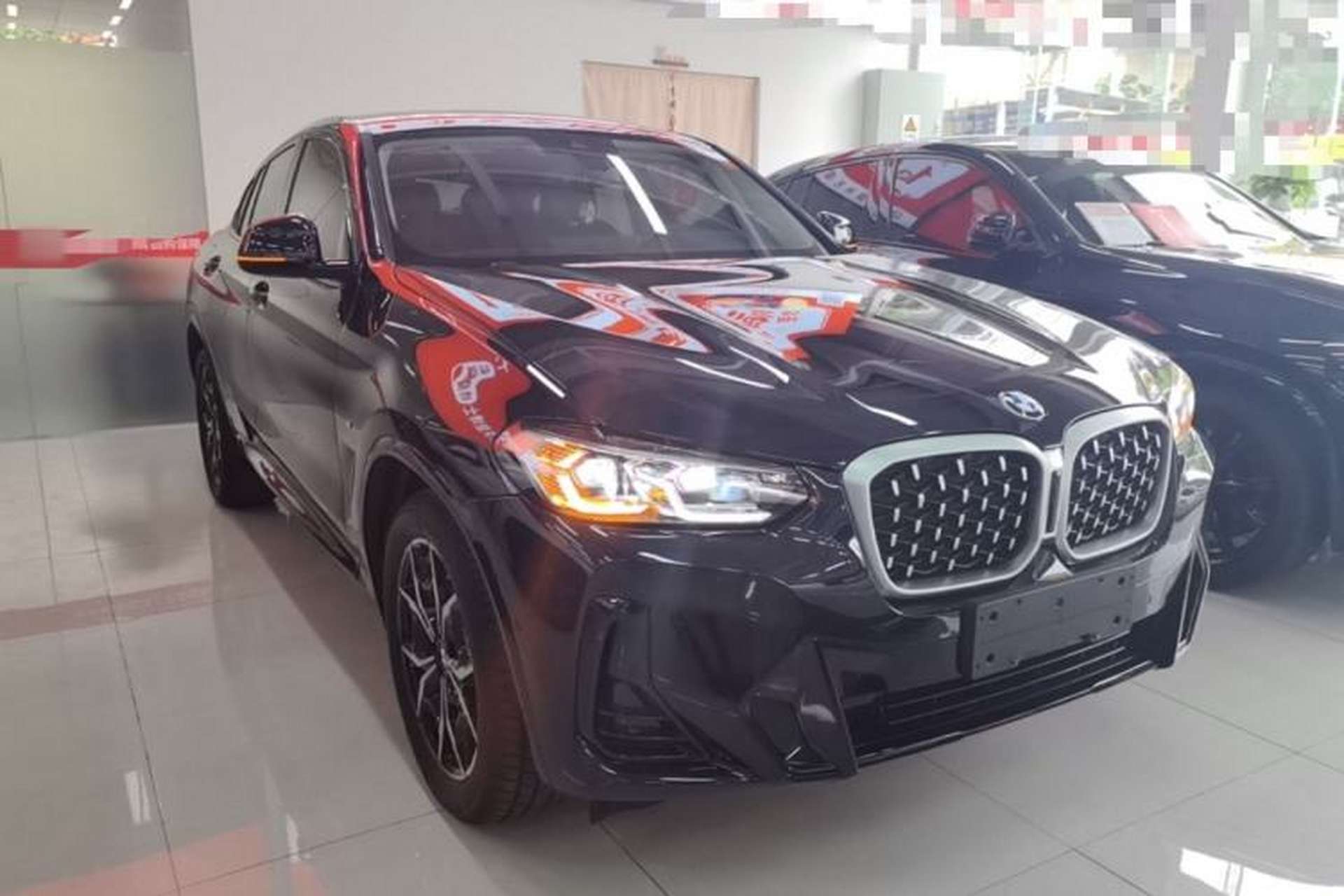 Used BMW X4 2022 xDrive 25i M Sport Package Front Right 45 Deg