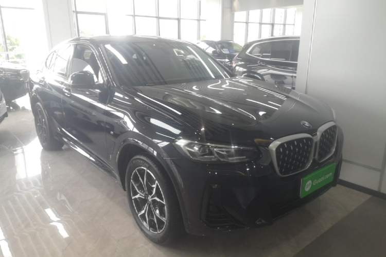 Used BMW X4 2022 xDrive 25i M Sport Package Front Right 45 Deg
