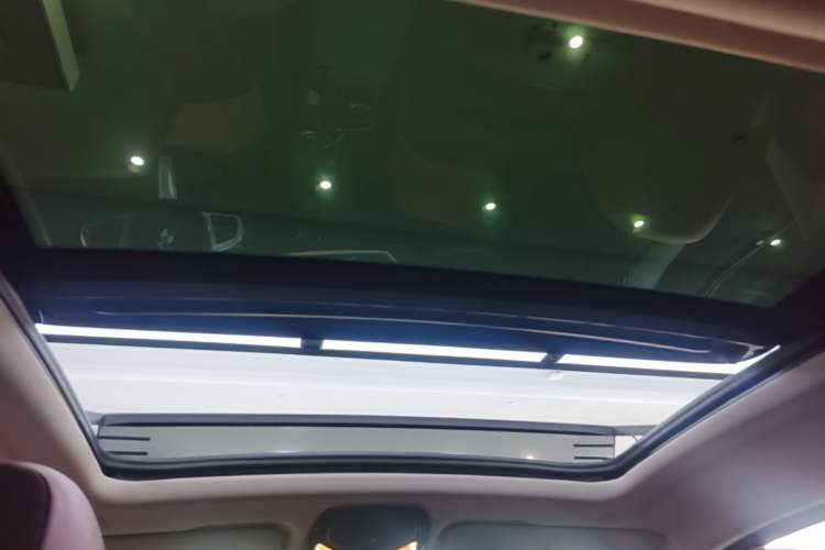 Used BMW X4 2022 xDrive 25i M Sport Package Headliner