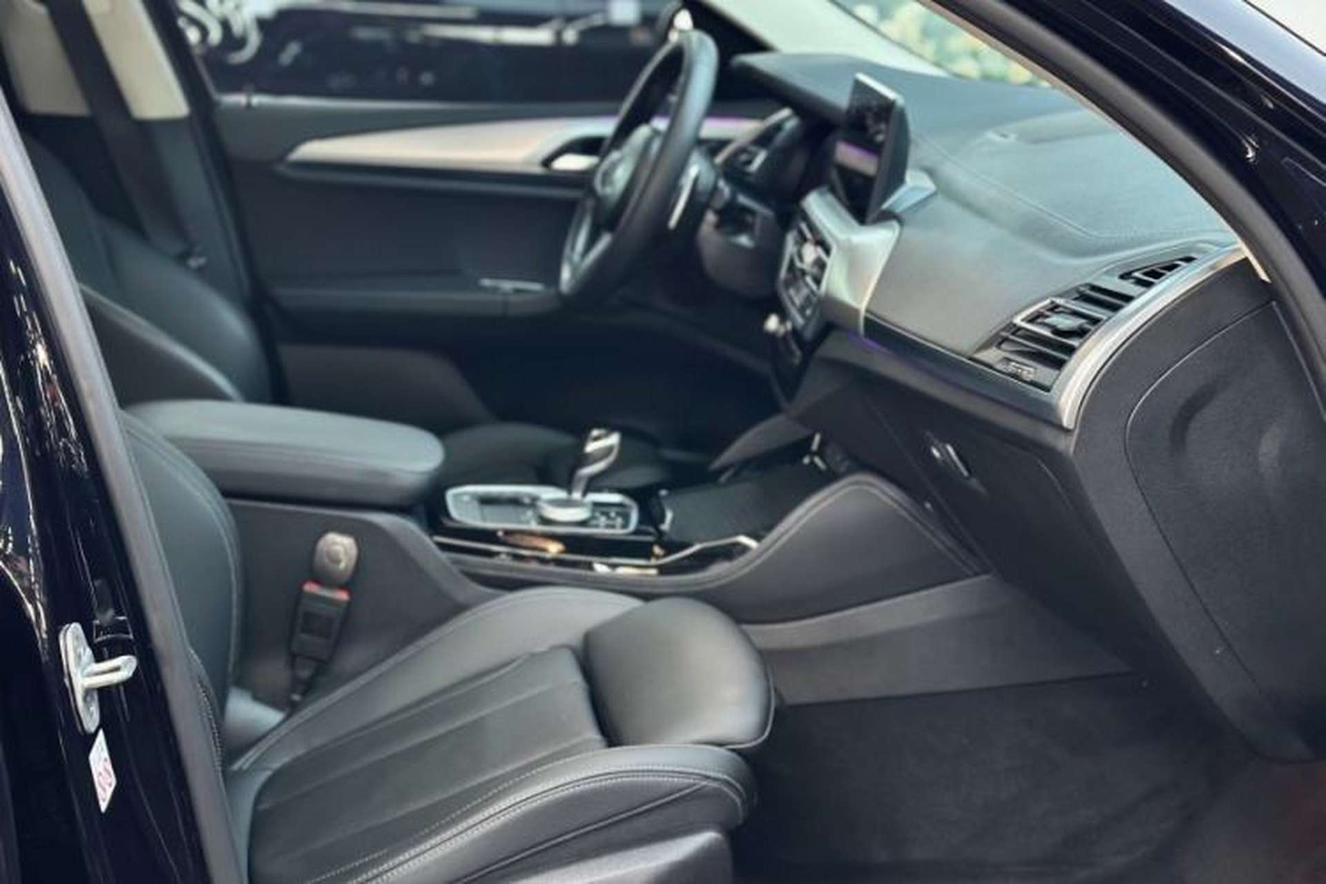 Used BMW X4 2022 xDrive 25i M Sport Package Interior 10
