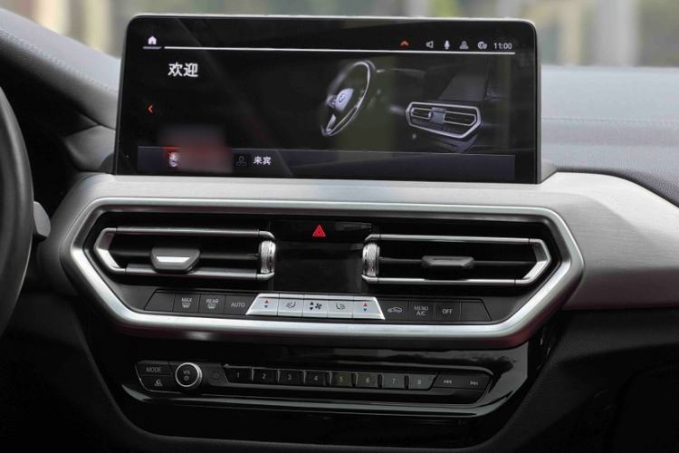 Used BMW X4 2022 xDrive 30i M Sport Package Interior 12