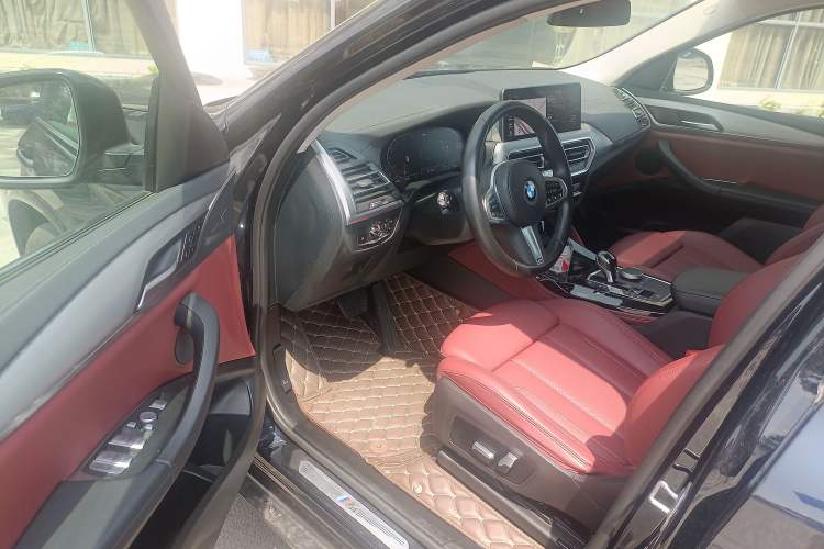 Used BMW X4 2022 xDrive 25i M Sport Package Interior 2