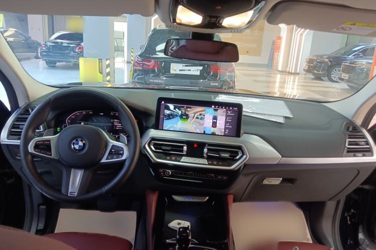 Used BMW X4 2022 xDrive 30i M Sport Package Interior 2