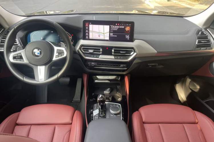 Used BMW X4 2022 xDrive 30i M Sport Package Interior 2