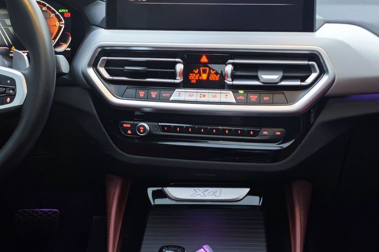 Used BMW X4 2022 xDrive 25i M Sport Package Interior 2