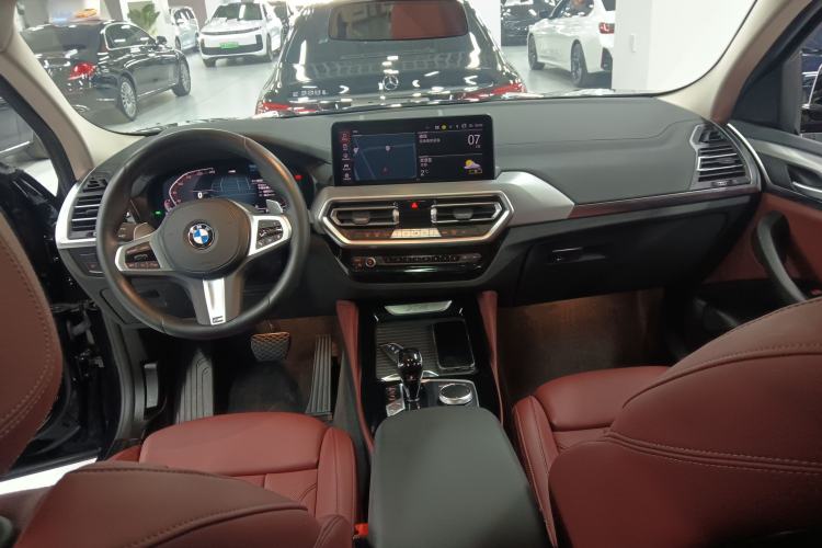 Used BMW X4 2022 xDrive 30i M Sport Package Interior 2