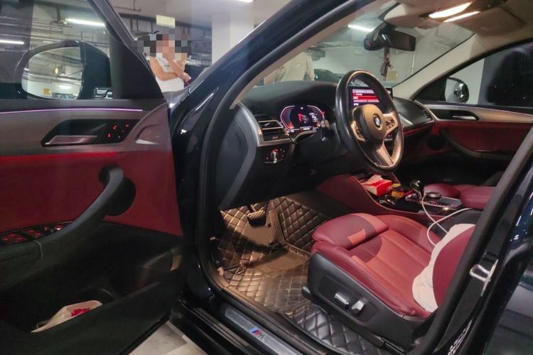 Used BMW X4 2022 xDrive 30i M Sport Package Interior 3