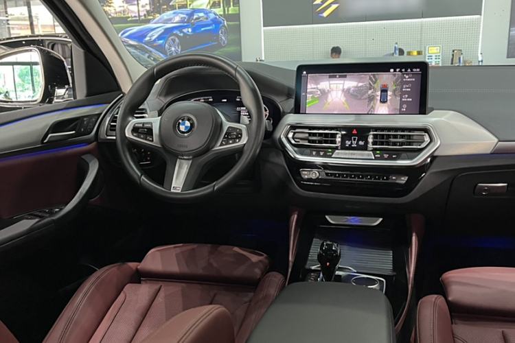 Used BMW X4 2022 xDrive 30i M Sport Package Interior 3