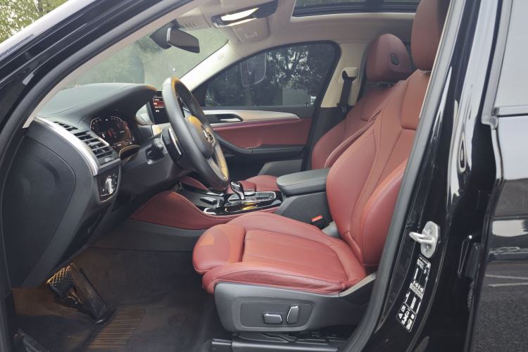 Used BMW X4 2022 xDrive 25i M Sport Package Interior 3