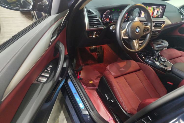 Used BMW X4 2022 xDrive 30i M Sport Package Interior 3