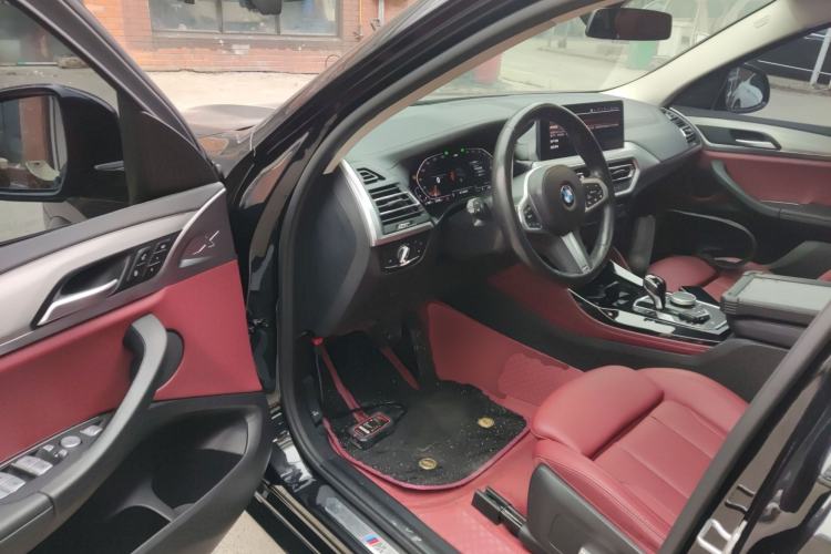 Used BMW X4 2022 xDrive 25i M Sport Package Interior 3