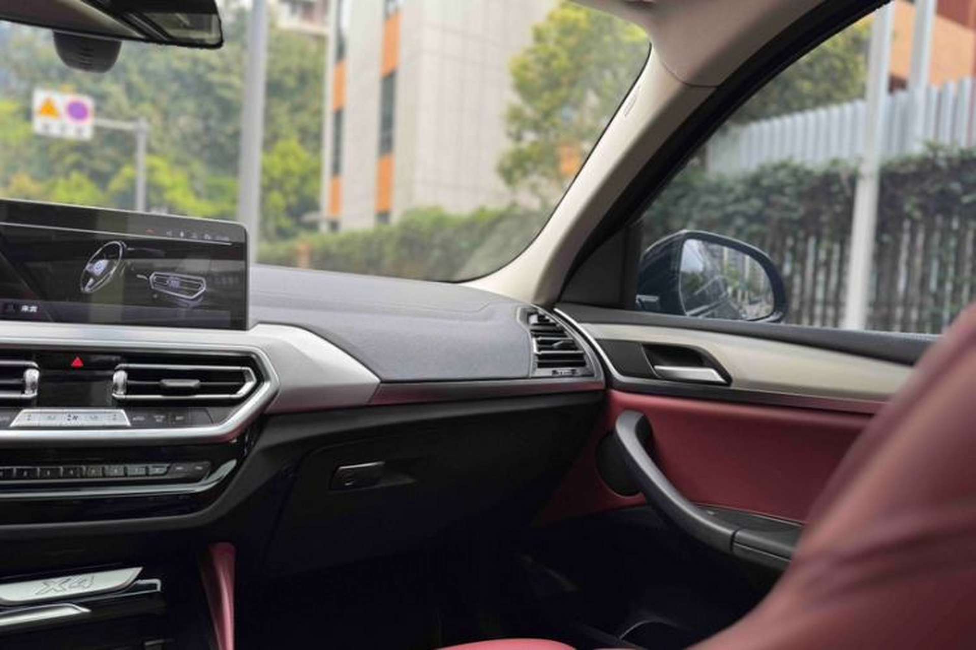 Used BMW X4 2022 xDrive 30i M Sport Package Interior 3