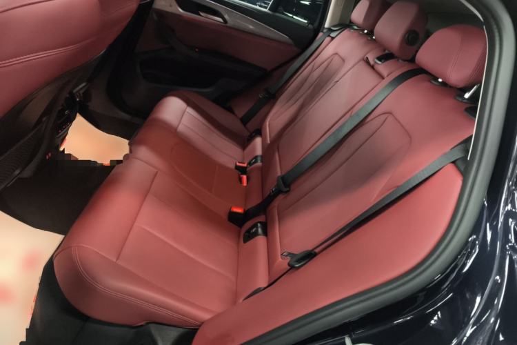 Used BMW X4 2022 xDrive 25i M Sport Package Interior 4