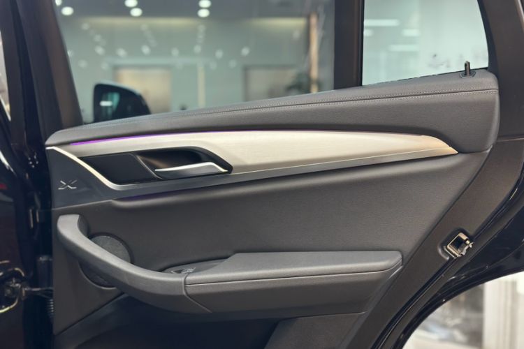 Used BMW X4 2022 xDrive 25i M Sport Package Interior 4