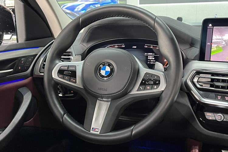 Used BMW X4 2022 xDrive 30i M Sport Package Interior 4