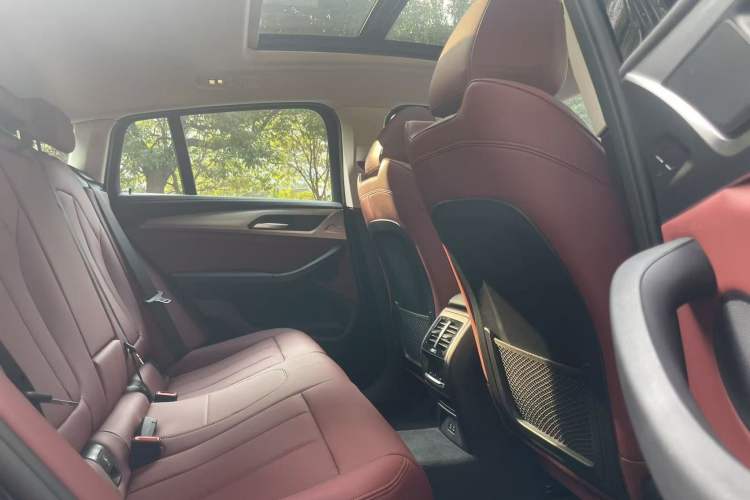 Used BMW X4 2022 xDrive 30i M Sport Package Interior 4