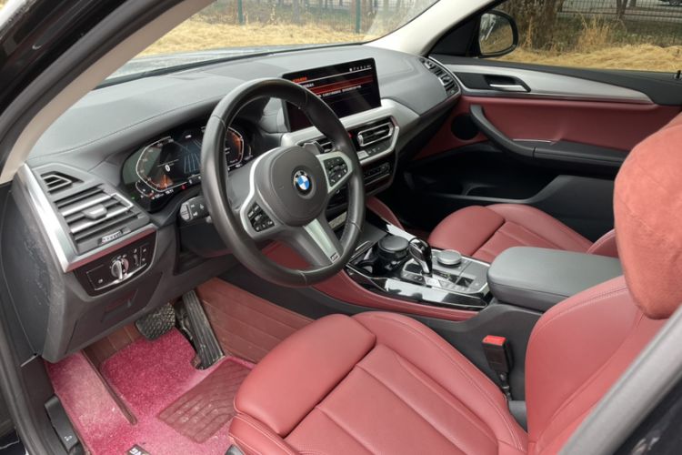 Used BMW X4 2022 xDrive 25i M Sport Package Interior 4