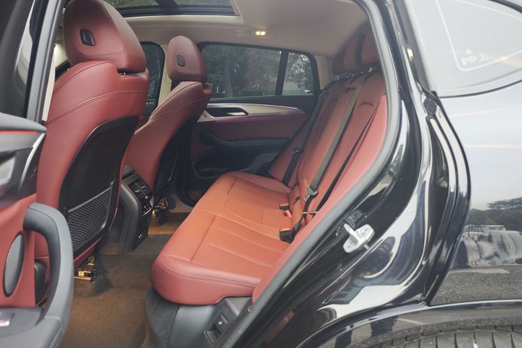 Used BMW X4 2022 xDrive 25i M Sport Package Interior 4