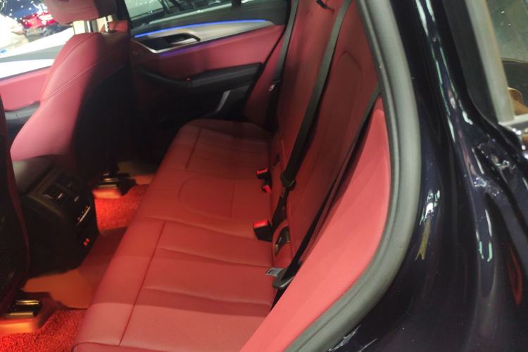 Used BMW X4 2022 xDrive 30i M Sport Package Interior 4