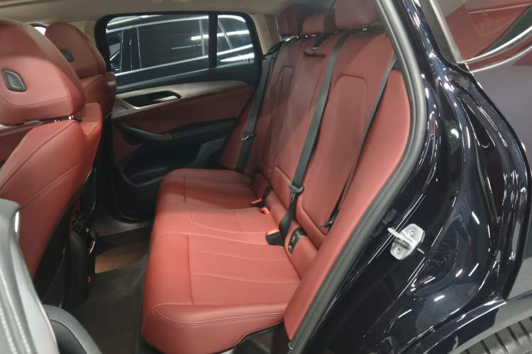 Used BMW X4 2022 xDrive 30i M Sport Package Interior 4