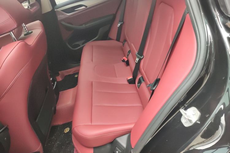 Used BMW X4 2022 xDrive 25i M Sport Package Interior 4