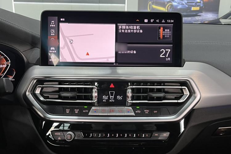 Used BMW X4 2022 xDrive 30i M Sport Package Interior 5