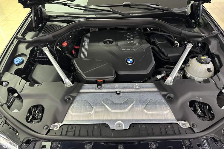 Used BMW X4 2022 xDrive 25i M Sport Package Interior 5
