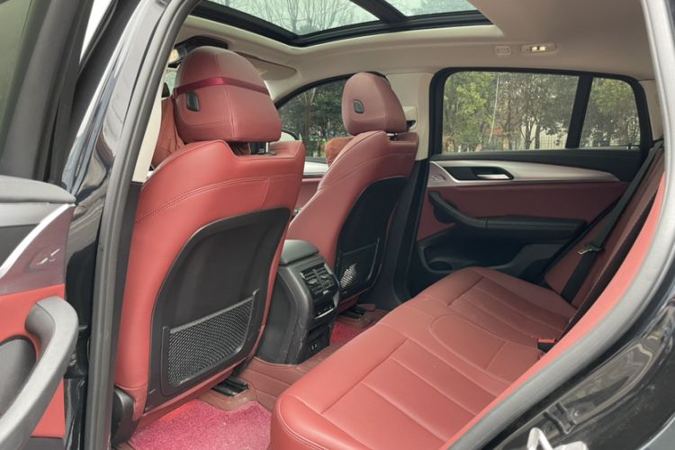 Used BMW X4 2022 xDrive 25i M Sport Package Interior 5