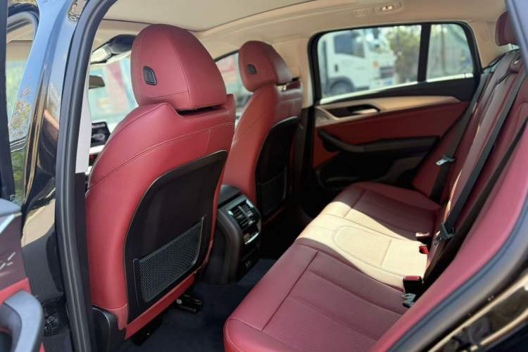 Used BMW X4 2022 xDrive 25i M Sport Package Interior 6