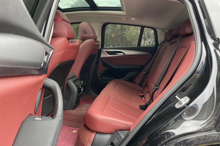 Used BMW X4 2022 xDrive 25i M Sport Package Interior 6