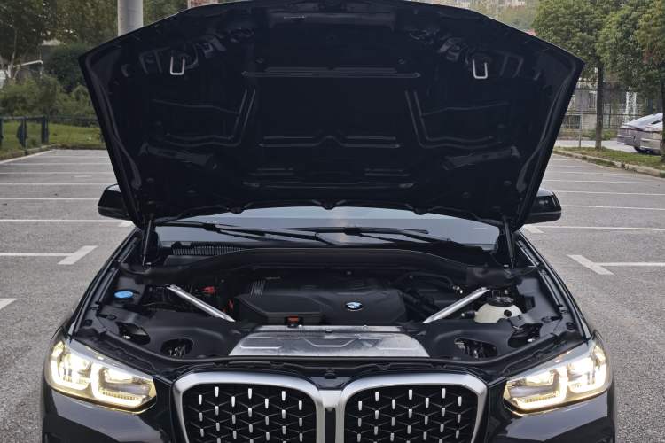 Used BMW X4 2022 xDrive 25i M Sport Package Interior 6