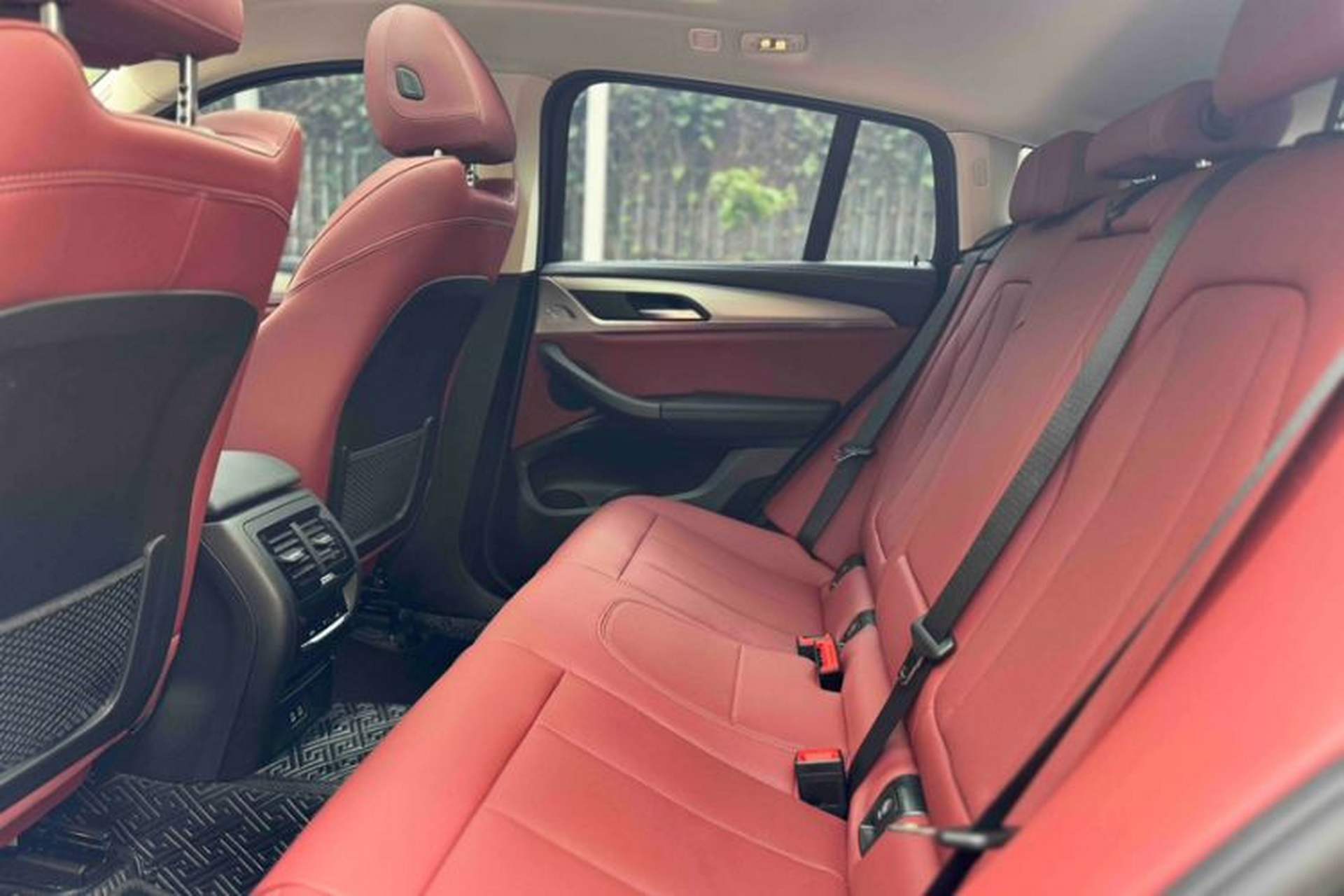 Used BMW X4 2022 xDrive 30i M Sport Package Interior 6