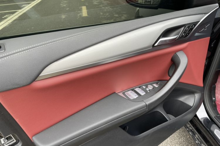 Used BMW X4 2022 xDrive 25i M Sport Package Interior 7