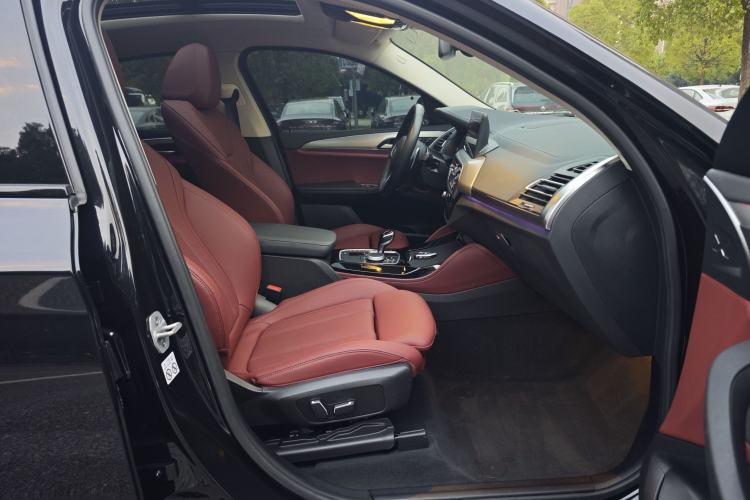 Used BMW X4 2022 xDrive 25i M Sport Package Interior 7
