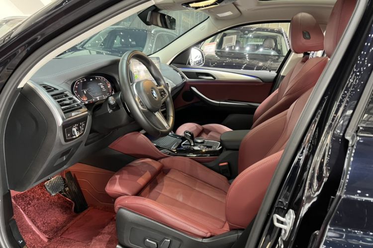 Used BMW X4 2022 xDrive 30i M Sport Package Interior 8