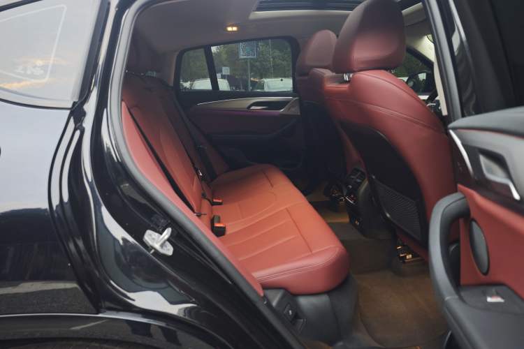 Used BMW X4 2022 xDrive 25i M Sport Package Interior 8