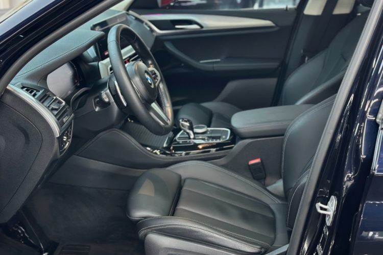 Used BMW X4 2022 xDrive 25i M Sport Package Interior 9